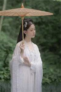 灯光下的明与暗作者：无所